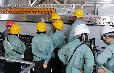金凱地智能變腔壓榨機：多行業(yè)固廢